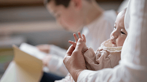 Petites mains de bébé