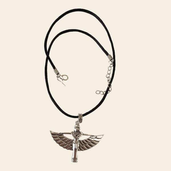 collier deese egyptienne ailes deployees