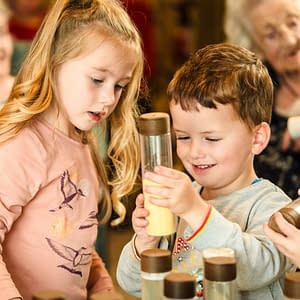 Bouteille sensorielle solide - Fruits, bouteille sensorielle fabriquée en France, idéale pour l’éveil des enfants, les seniors et les personnes en situation de handicap.